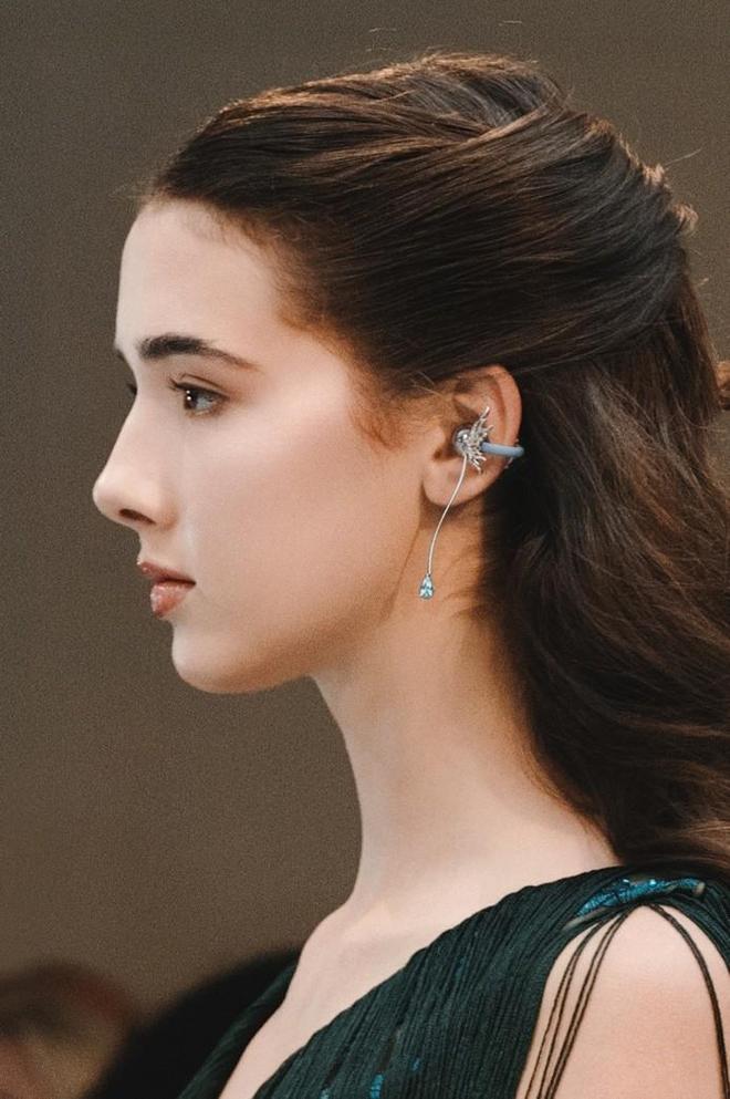 FreeClip 2 耳夹耳机全渠道开售爱游戏入口巴黎秀场同款掀时尚风潮！华为(图1)